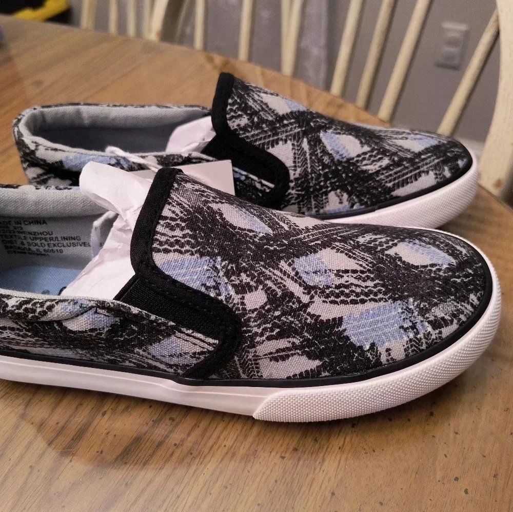 Slip on blue white black new boys size 2 3 athletic casual shoe tennis fashion